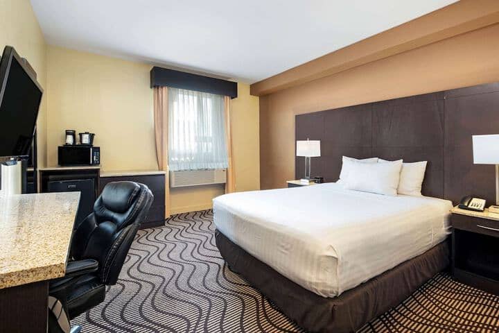 Room 10 of 31